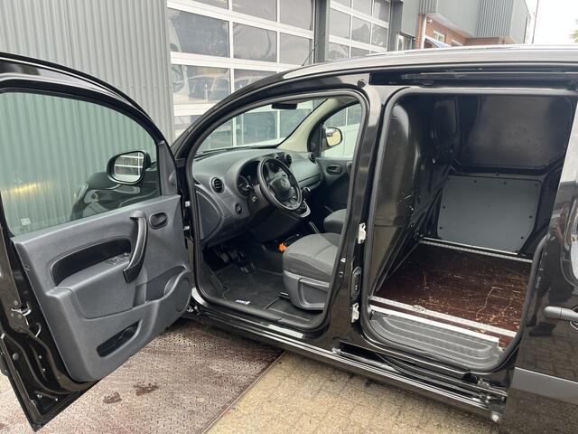 Mercedes-Benz CITAN 111 CDI BlueEFFICIENCY Btw en Bpm vrij!! Airco Cruise controle Trekhaak 1050kg trekgewicht Parkeer sensoren achter Navigatiesysteem Telefoonverbinding Euro 6