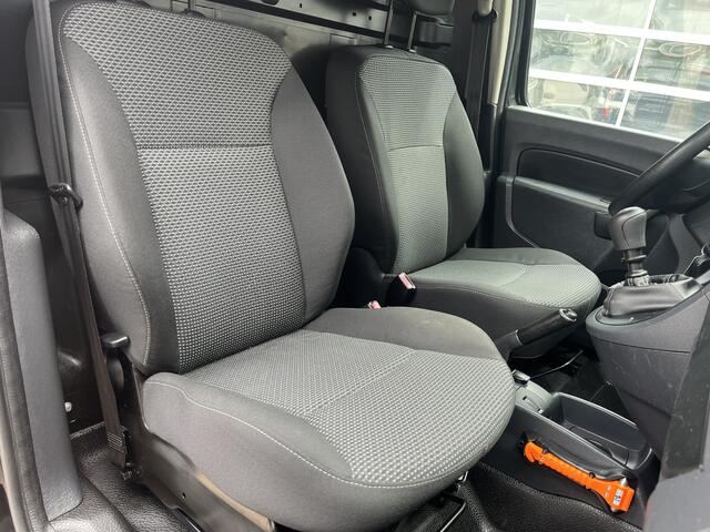 Mercedes-Benz CITAN 111 CDI BlueEFFICIENCY Btw en Bpm vrij!! Airco Cruise controle Trekhaak 1050kg trekgewicht Parkeer sensoren achter Navigatiesysteem Telefoonverbinding Euro 6