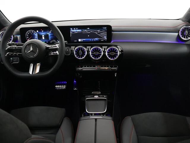 Mercedes-Benz CLA-KLASSE 250 e Shooting Brake Star Edition | AMG Pakket | Panoramadak | Sfeerverlichting | Multibeam LED | Keyless Go | Stoelverwarming | Night Pakket |