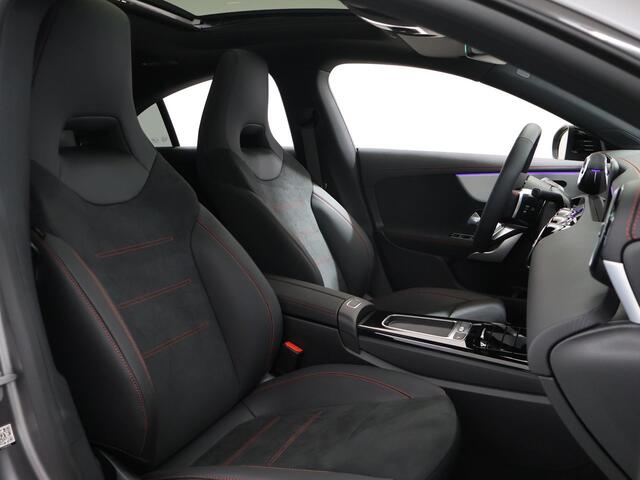 Mercedes-Benz CLA-KLASSE 180 AMG Line | Panorama Schuifdak | Magno matte lak | Dodehoek assistent | Augmented Reality navigatie |