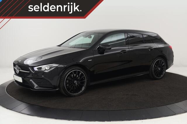 Mercedes-Benz CLA-KLASSE Shooting Brake 250e AMG Night | Carplay | Stoelverwarming | Leder/Alcantara | Sfeerverlichting | Camera | Full LED | Park Assist | 19'' | Widescreen | Navigatie