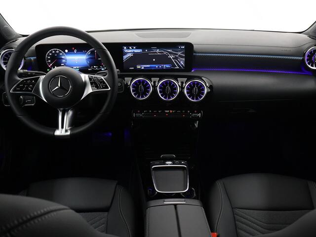 Mercedes-Benz CLA-KLASSE 180 Shooting Brake 180 Star Edition Luxury Line | Panoramaschuifdak | donkergetint glas | Parkeerassistent PARKTRONIC | Sfeerverlichting |
