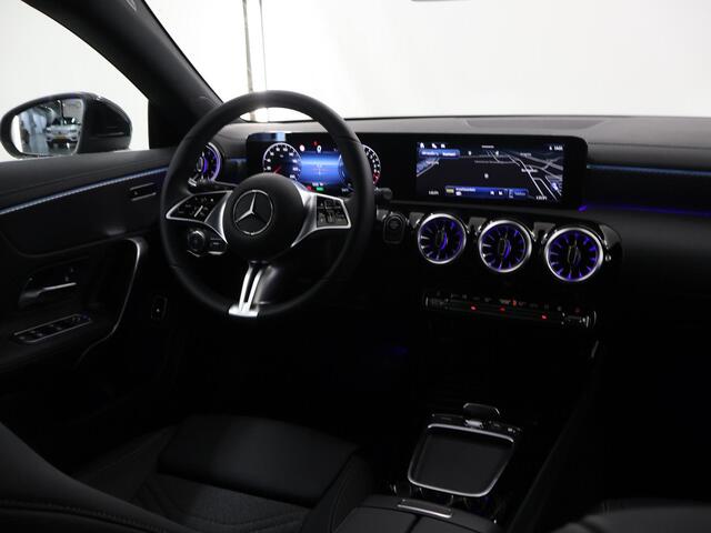 Mercedes-Benz CLA-KLASSE 180 Shooting Brake 180 Star Edition Luxury Line | Panoramaschuifdak | donkergetint glas | Parkeerassistent PARKTRONIC | Sfeerverlichting |
