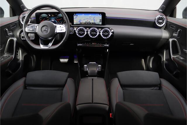 Mercedes-Benz CLA-KLASSE 180 AMG Line Aut7 | Memorypakket | Panoramadak | Burmester | Augmented Reality | Sfeerverlichting | Camera | Nightpakket |