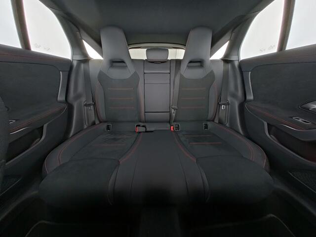 Mercedes-Benz CLA-KLASSE Shooting Brake 250 e AMG Face Lift Plug-In Hybride | AMG Line Advanced Plus | Night Pakket | 11 kW Laden | Dodehoek assist | Sfeerverlichting | Inclusief 24 maanden MB Certified garantie voor Europa.