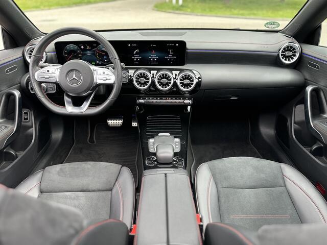 Mercedes-Benz CLA-KLASSE 250 e AMG Line |PANO|CAMERA|SFEERVERL|ADAPTIEF