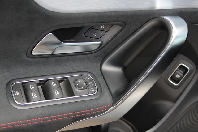 Mercedes-Benz CLA-KLASSE Coupé 200 Business Solution AMG