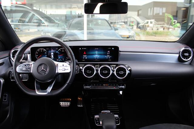 Mercedes-Benz CLA-KLASSE Coupé 200 Business Solution AMG