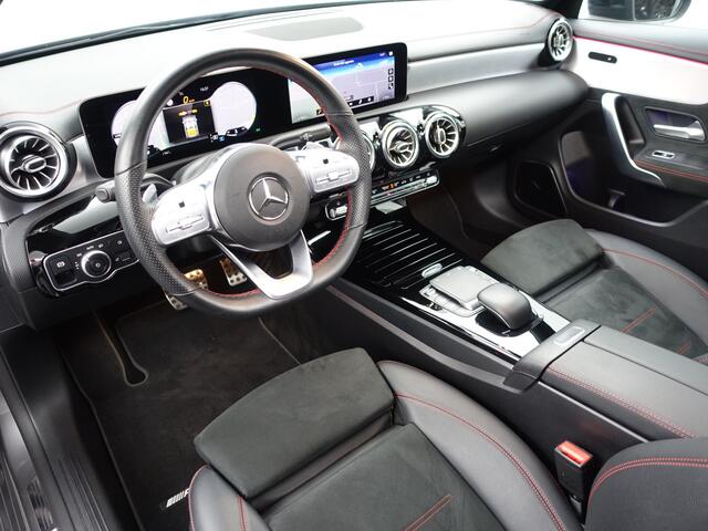 Mercedes-Benz CLA-KLASSE 180 Premium AMG Edition Aut- Sfeerverlichting, Burmester, Panodak, Sport Interieur, Camera, Xenon Led