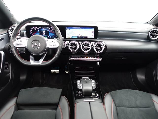 Mercedes-Benz CLA-KLASSE 250 e AMG Edition Aut- Panodak, Xenon Led, Sfeerverlichting, Alcantara Sportinterieur