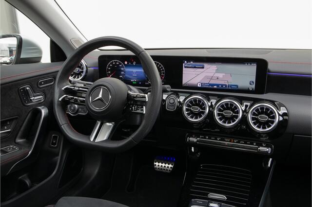 Mercedes-Benz CLA-KLASSE 250 e AMG Facelift, Panorama, Burmester, Memory, Sfeerverlichting, Hybrid 2024
