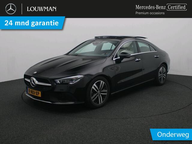 Mercedes-Benz CLA-KLASSE 180 Business Solution Luxury | Trekhaak | Panorama Schuif-Kanteldak | Memory pakket voorstoelen | Sfeerverlichting | Achteruitrijcamera | Inclusief 24 maanden MB Certified garantie voor Europa.