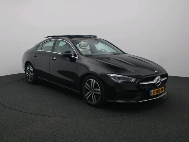 Mercedes-Benz CLA-KLASSE 180 Business Solution Luxury | Trekhaak | Panorama Schuif-Kanteldak | Memory pakket voorstoelen | Sfeerverlichting | Achteruitrijcamera | Inclusief 24 maanden MB Certified garantie voor Europa.