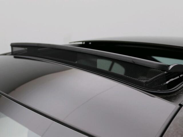 Mercedes-Benz CLA-KLASSE 180 Business Solution Luxury | Trekhaak | Panorama Schuif-Kanteldak | Memory pakket voorstoelen | Sfeerverlichting | Achteruitrijcamera | Inclusief 24 maanden MB Certified garantie voor Europa.