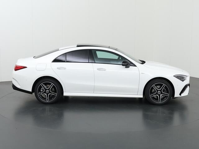 Mercedes-Benz CLA-KLASSE 250 e Business Solution AMG | Nightpakket | Multibeam led verlichting | Keyless Go | Panoramaschuifdak |