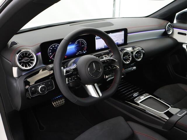 Mercedes-Benz CLA-KLASSE 250 e Business Solution AMG | Nightpakket | Multibeam led verlichting | Keyless Go | Panoramaschuifdak |