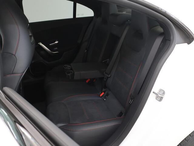 Mercedes-Benz CLA-KLASSE 250 e Business Solution AMG | Nightpakket | Multibeam led verlichting | Keyless Go | Panoramaschuifdak |