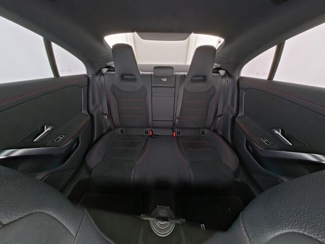 Mercedes-Benz CLA-KLASSE 250 e AMG Plug-In Hybride | AMG Line | Panorama Schuif-Kanteldak | NIght Pakket | Sfeerverlichting | Trekhaak | Inclusief 24 maanden MB Certified garantie voor Europa.
