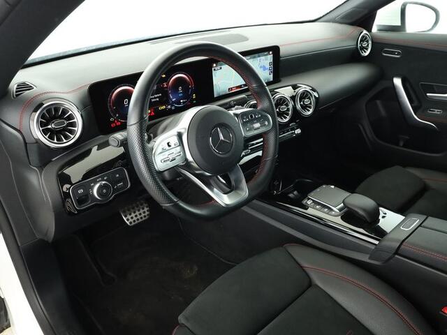 Mercedes-Benz CLA-KLASSE Shooting Brake 250 e AMG Plug-In Hybride | AMG Line | LED koplampen | 19 AMG LM Velgen | Sfeerverlichting | Achteruitrijcamera | Inclusief 24 maanden MB Certified garantie voor Europa.