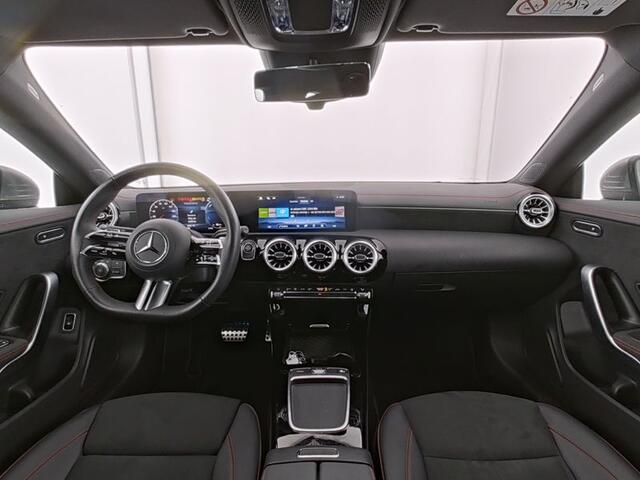 Mercedes-Benz CLA-KLASSE Shooting Brake 250 e AMG Face Lift Plug-In Hybride | AMG Line Advanced Plus | Dodehoek Assist | AC Laden 11kW | Stuur en Stoelverwarming | Inclusief 24 maanden Mercedes-Benz Certified garantie voor Europa.