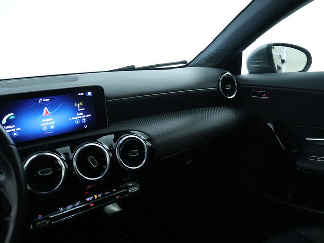 Mercedes-Benz CLA-KLASSE 200 Business Solution | Led Koplampen | Spiegelpakket | Achteruitrijcamera | Stoelverwarming voor | Inclusief 24 maanden Mercedes-Benz Certified garantie voor Europa.