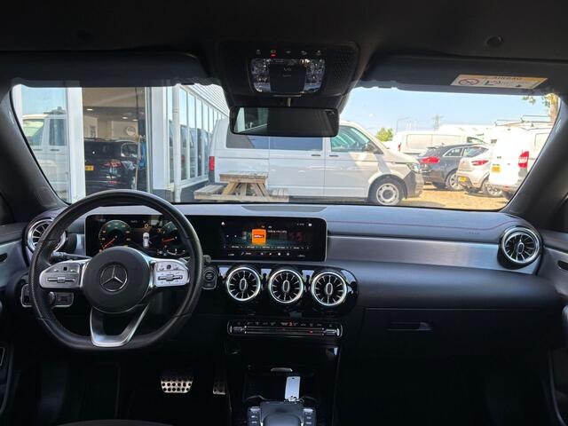 Mercedes-Benz CLA-KLASSE Shooting Brake 180 Business Solution AMG | Sportstoelen Alcantara | Camera