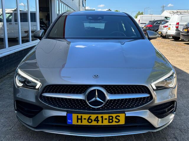 Mercedes-Benz CLA-KLASSE Shooting Brake 180 Business Solution AMG | Sportstoelen Alcantara | Camera