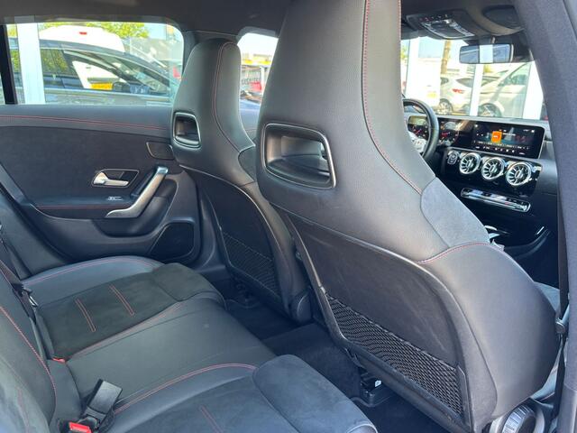Mercedes-Benz CLA-KLASSE Shooting Brake 180 Business Solution AMG | Sportstoelen Alcantara | Camera