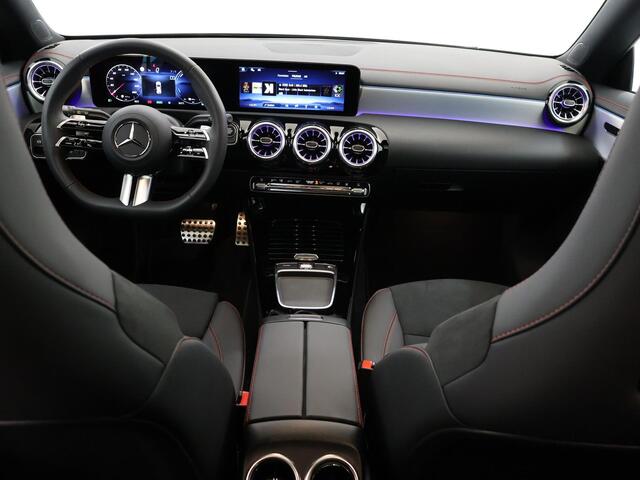 Mercedes-Benz CLA-KLASSE Shooting Brake 250 e AMG Line | Panoramadak | Multibeam | Sfeerverlichting | Stoelverwarming |