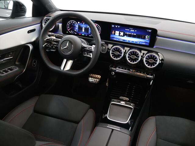 Mercedes-Benz CLA-KLASSE Shooting Brake 250 e AMG Line | Panoramadak | Multibeam | Sfeerverlichting | Stoelverwarming |