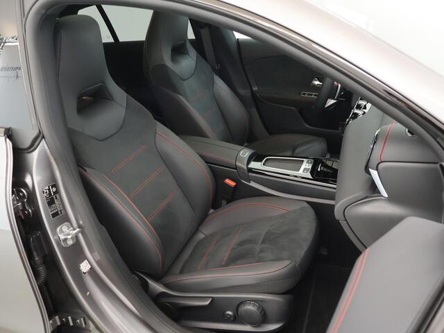 Mercedes-Benz CLA-KLASSE Shooting Brake 250 e AMG Line | Panoramadak | Multibeam | Sfeerverlichting | Stoelverwarming |