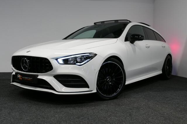 Mercedes-Benz CLA-KLASSE Shooting Brake 220 AMG Line / CLA45 AMG Diffuser / Panamericana Grill / Panoramadak / Burmester Surround Sound / Stoelverwarming / LED High Performance koplampen / Nightpakket / Agility Control / Trekhaak (zwenkbaar) / Ambienteverlichting / Widescreen / 1
