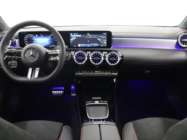 Mercedes-Benz CLA-KLASSE 250 e Shooting Brake 250 e Star Edition AMG Line | Panoramaschuifdak | MULTIBEAM LED | Nightpakket | Sfeerverlichting | Multispaak Velgen