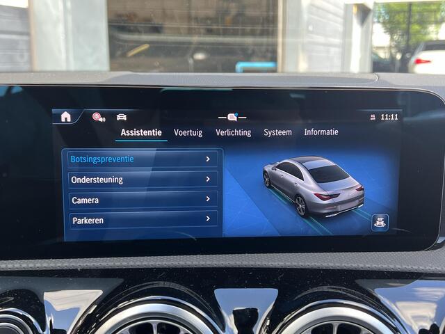 Mercedes-Benz CLA-KLASSE 180 Star Edition Luxury LIMITED | Panoramadak | Apple CarPlay | Android Auto | Sierdelen Walnotenhout Zwart | Sfeerverlichting | Stoelverwarming | Achteruitrijcamera | Parkeersensoren | Elektrisch Inklapbare Buitenspiegels