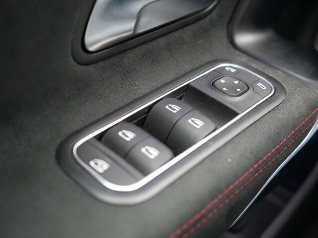 Mercedes-Benz CLA-KLASSE Shooting Brake 250 e AMG Plug In Hybrid 218PK PHEV | Navigatie | Sfeerverlichting | Alcantara Sportstoelen | DAB