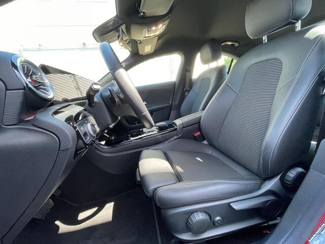 Mercedes-Benz CLA-KLASSE 180 Luxury Line