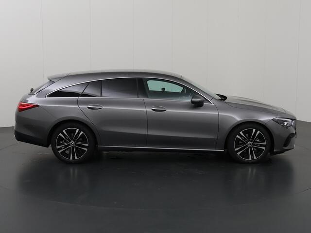 Mercedes-Benz CLA-KLASSE Shooting Brake 180 Star Edition Luxury Line | Stoelverwarming | Getint glas | Parkeer camera | Sfeerverlichting