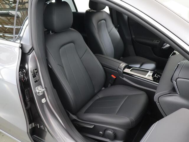 Mercedes-Benz CLA-KLASSE Shooting Brake 180 Star Edition Luxury Line | Stoelverwarming | Getint glas | Parkeer camera | Sfeerverlichting