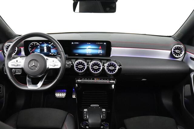 Mercedes-Benz CLA-KLASSE 200 Business Solution AMG Panoramadak | Sfeerverlichting| MultiBeam LED