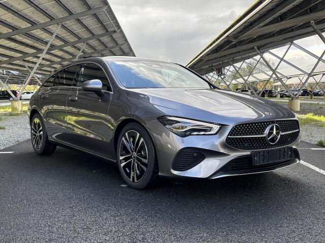 Mercedes-Benz CLA-KLASSE Shooting Brake 180 Star Edition Luxury Line | Panoramadak | Sfeerverlichting | Parkeercamera | Stoelverwarming | LED |