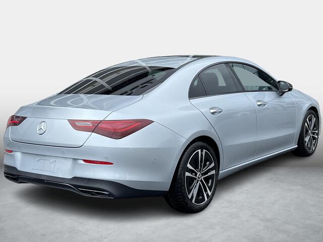 Mercedes-Benz CLA-KLASSE 180 Star Edition Luxury LIMITED | Night Pakket | Panoramadak | Apple CarPlay | Android Auto | Sfeerverlichting | Stoelverwarming | Parkeersensoren | Achteruitrijcamera | Elektrisch inklapbare buitenspiegels