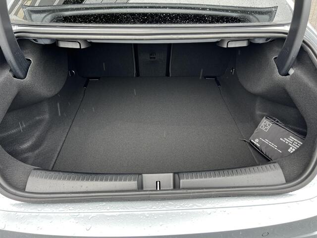 Mercedes-Benz CLA-KLASSE 180 Star Edition Luxury LIMITED | Night Pakket | Panoramadak | Apple CarPlay | Android Auto | Sfeerverlichting | Stoelverwarming | Parkeersensoren | Achteruitrijcamera | Elektrisch inklapbare buitenspiegels