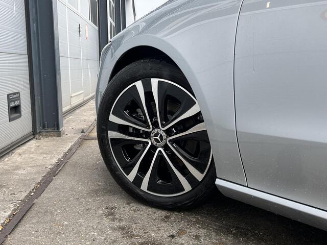 Mercedes-Benz CLA-KLASSE 180 Star Edition Luxury LIMITED | Night Pakket | Panoramadak | Apple CarPlay | Android Auto | Sfeerverlichting | Stoelverwarming | Parkeersensoren | Achteruitrijcamera | Elektrisch inklapbare buitenspiegels