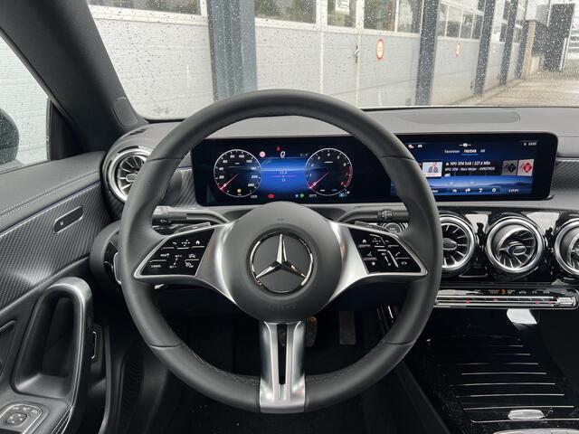 Mercedes-Benz CLA-KLASSE 180 Star Edition Luxury LIMITED | Night Pakket | Panoramadak | Apple CarPlay | Android Auto | Sfeerverlichting | Stoelverwarming | Parkeersensoren | Achteruitrijcamera | Elektrisch inklapbare buitenspiegels