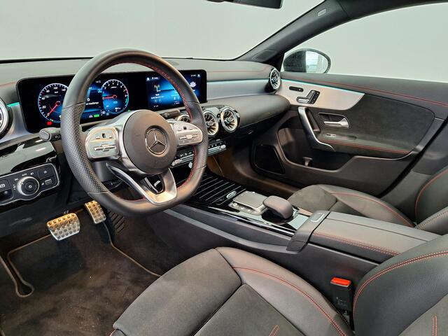 Mercedes-Benz CLA-KLASSE Shooting Brake 250 e Premium Plus | Keyless | Trekhaak | Matrix LED | Apple Carplay/Android Auto | Elektrisch glazen schuif- en kanteldak