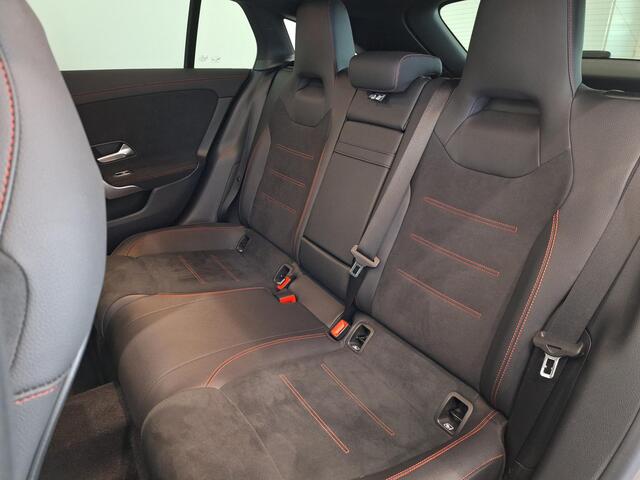 Mercedes-Benz CLA-KLASSE Shooting Brake 250 e Premium Plus | Keyless | Trekhaak | Matrix LED | Apple Carplay/Android Auto | Elektrisch glazen schuif- en kanteldak