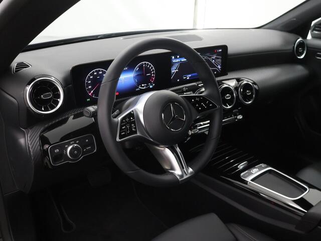 Mercedes-Benz CLA-KLASSE Shooting Brake 250 e Star Edition | Navigatie | Parkeerassistent PARKTRONIC | EASY PACK achterklep | USB pakket plus | Stoelverwarming