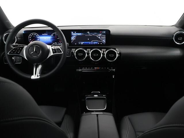 Mercedes-Benz CLA-KLASSE Shooting Brake 250 e Star Edition | Navigatie | Parkeerassistent PARKTRONIC | EASY PACK achterklep | USB pakket plus | Stoelverwarming