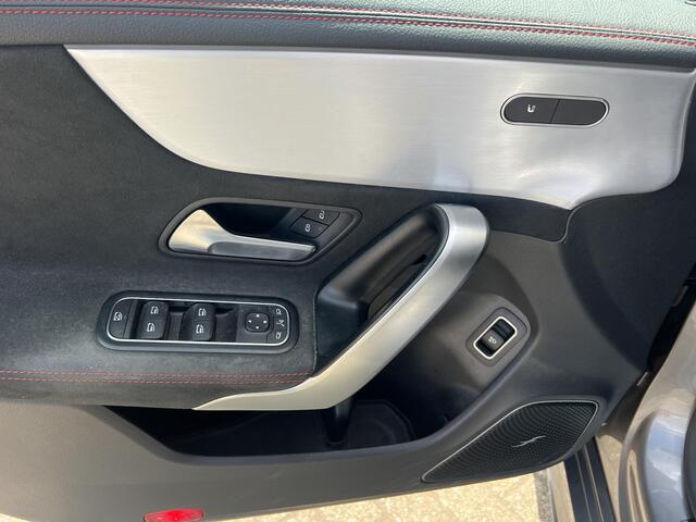 Mercedes-Benz CLA-KLASSE 220 4MATIC AMG Pano Burmester BTW