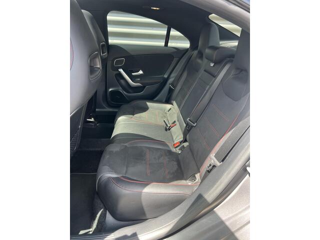 Mercedes-Benz CLA-KLASSE 220 4MATIC AMG Pano Burmester BTW
